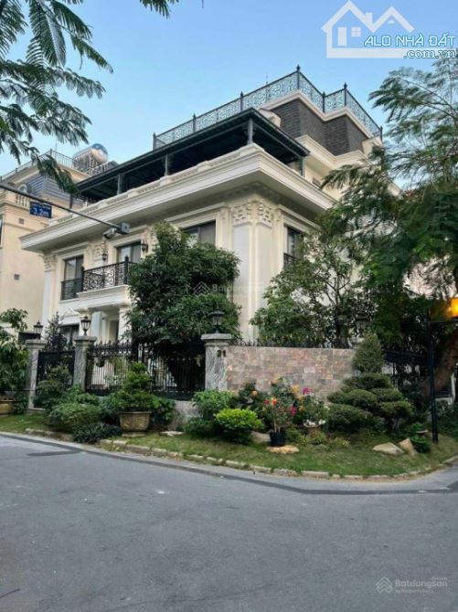 Vip. Bán nhà biệt thự khu 42 Nguyễn Minh Hoàng, Phường 12, Q. Tân Bình, DT: 10x18m