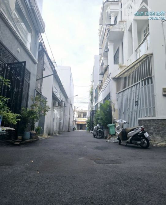LÔ GÓC 3 TẦNG - HẺM XE HƠI - NGAY ĐẶNG VĂN BI - TRƯỜNG THỌ - NHỈNH 6 TỶ CÒN THƯƠNG LƯỢNG !