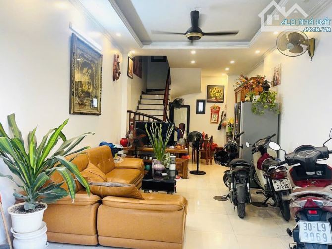 Bán nhà đẹp Ngọc Thụy Long Biên– Nở Hậu- Gần hồ- thoáng Oto - 40m2 - 5 tầng, nhỉnh 8 tỷ