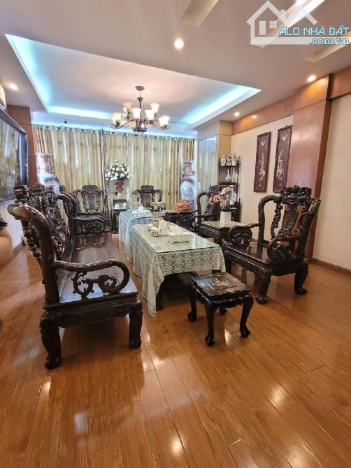 BÁN GẤP NHÀ PHỐ NGUYỄN KHOÁI QUẬN HAI BÀ TRƯNG,100 m2- 4 TẦNG -MẶT TIỀN 6M 1 - 4