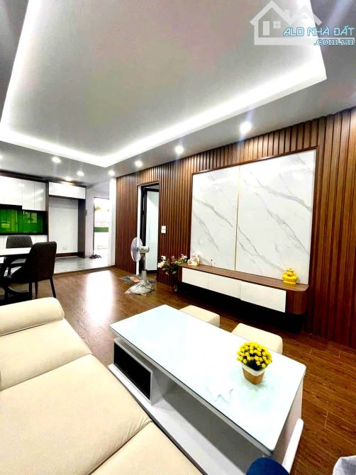 Bán nhà 8,2 tỷ (60m2, 6Tầng, Thang máy, 4PN, lô Góc) Bắc Từ Liêm, sân rất rộng view trường - 1