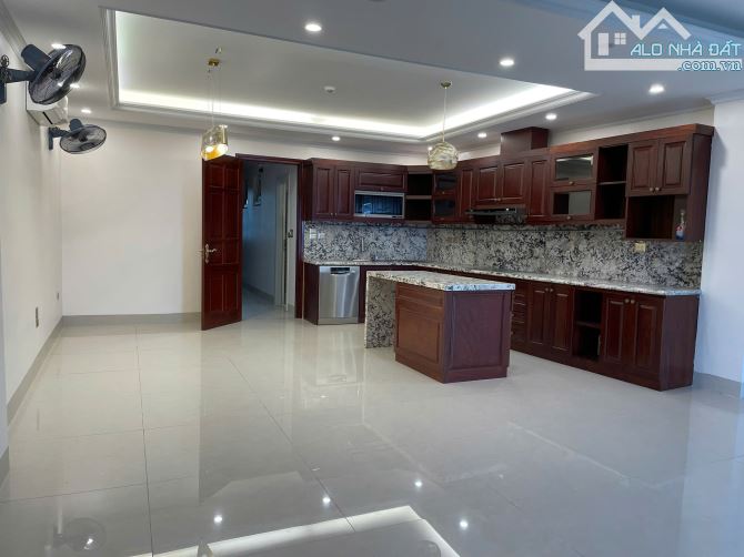 Nhà mặt Hồ Tây, mặt phố Nhật Chiêu - 72 tỷ. - 1