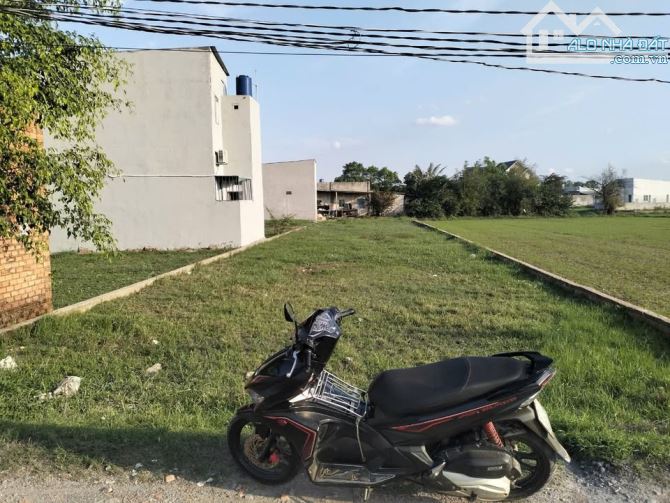 BÁN GẤP LÔ ĐẤT XÂY TRỌ  580 M2 - GIÁ 3 TỶ - GẦN CHỢ - TRƯỜNG HỌC - GỌI CHO EM XEM ĐẤT - 2