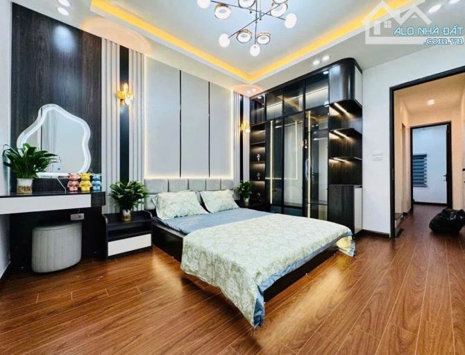 HOÀNG VĂN THÁI HÀNG HIẾM CÓ 102 TẠI QUẬN THANH XUÂN - 40M2 - PHÂN LÔ QUÂN ĐỘI - Ô TÔ CÁCH - 2