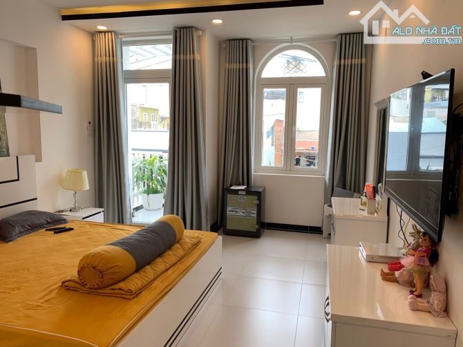 Vip. Bán nhà biệt thự khu 42 Nguyễn Minh Hoàng, Phường 12, Q. Tân Bình, DT: 10x18m - 2