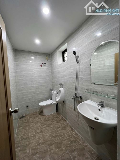 CHO THUÊ TÒA NHÀ 4 TẦNG : CÁCH MẠNG THÁNG 8- GẦN BV TÂM TRÍ - 2
