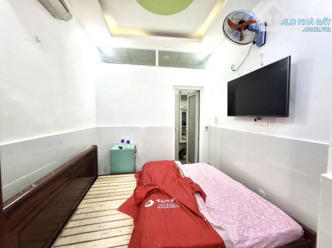 Ngộp bank cần bán gấp nhà 62m2 - 2 tầng - Quang Trung - P10 - ngay Vincom - nhỉnh 5 tỷ - 3