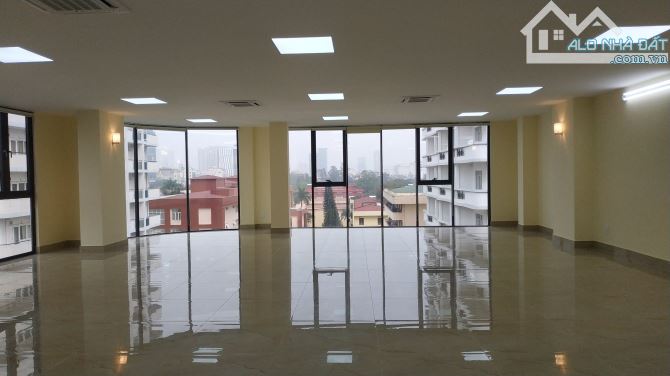 Cho thuê nhà phân lô ngõ ô tô tại Trần Kim Xuyến. DT: 60 m2 * 5 Tầng.MT: 5.5 m. Chia phòng - 3