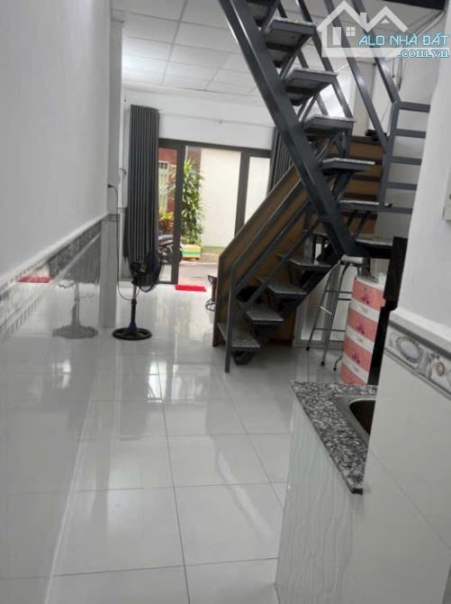 HẺM XE HƠI, 30M2, ĐƯỜNG NGUYỄN VĂN KHỐI, NGAY CÔNG VIÊN LÀNG HOA, CHỈ CÒN 2TỶ6 - 3