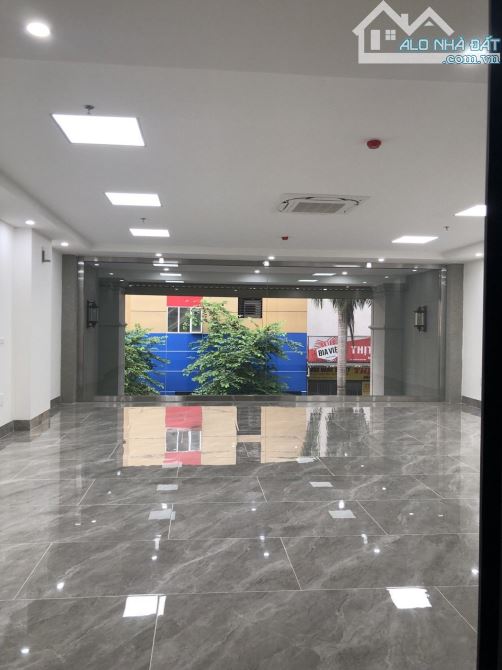 Cho thuê liền kề tại khu 96 Nguyễn Huy Tưởng. DT: 75m2 * 5 tầng. MT: 6m. Chia phòng - 4