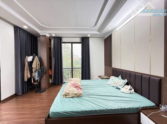 Phố Trần Cung 65m2 x 7T thang máy, Gara, ÔTÔ 16 chỗ Quầy đầu. Giá chào 18 tỷ - 8