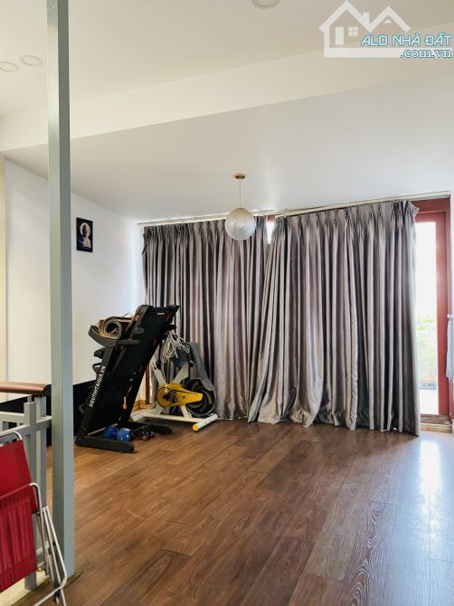 Biệt thự Nguyễn Thị Thập, 138m2, tặng hết nội thất, bán gấp 17 tỷ.