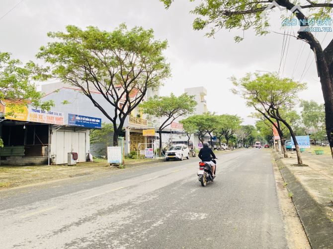 Đất mặt tiền Trần Nguyên Đán rộng 10.5m kinh doanh, Hoà Minh DT 150m giá 6.15 Tỷ