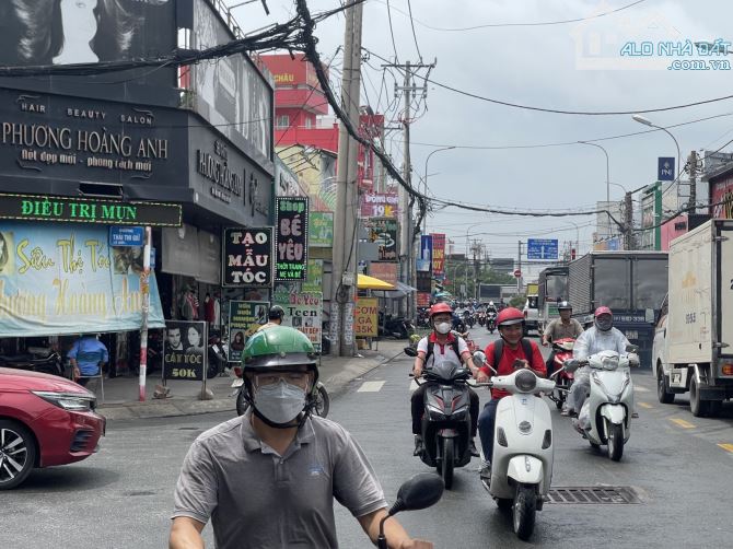 NHÀ MẶT TIỀN Ở BÀ ĐIỂM ĐƯỜNG PHAN VĂN HỚN.GIẢM TẬN 2 TỶ.