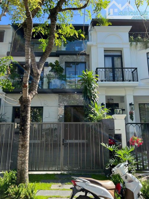 Cho thuê biệt thự Phú Mỹ Hưng Quận 7.  Nhà đẹp - liền kề công viên và trường học Quốc tế