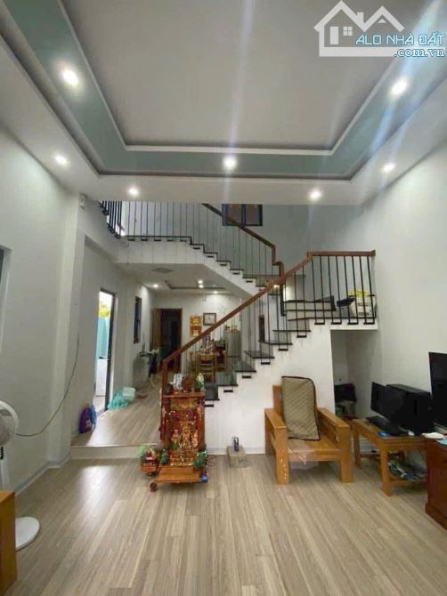 Bán nhà 2 tầng kiệt oto Hoà Cường. Dt 100m2 ngang 6m rộng ở gia đình tốt