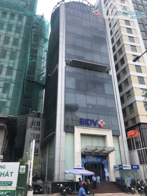 Building mặt tiền Bùi Thị Xuân, P. Bến Thành Quận 1. DT: 8x30m. KC: 1 hầm + 8 tầng. 68 tỷ