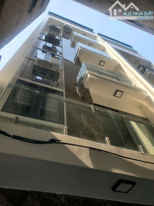 Bán nhà Bồ Đề,Long Biên 6 tầng,40m,mt4.5m gần oto,thang máy nhỉnh 8 tỷ