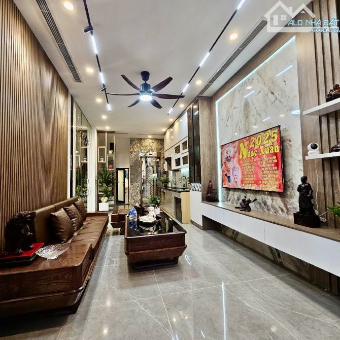 Bán nhà Ngọc Lâm 7 tầng thang máy, gần phố, full nội thất nhỉnh 12 tỷ - 1