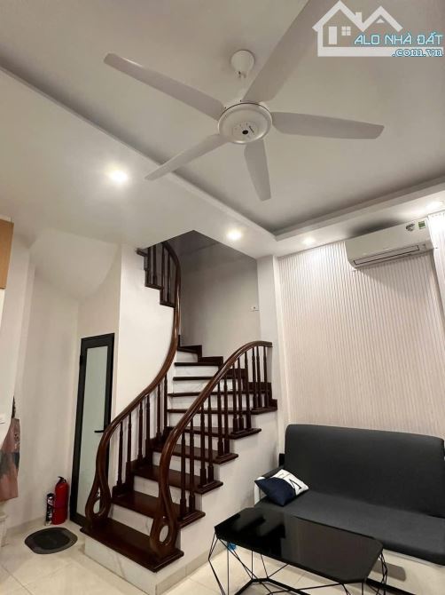 Cho thuê nhà nguyên căn tại ngõ 209 Đội Cấn, Ba Đình, 35m, 4 ngủ, full nội thất - 1
