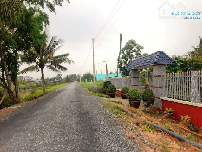 Hàng ngon, 1065m2 đất vườn 20x 53m , view kênh cực đẹp, 870tr - 2
