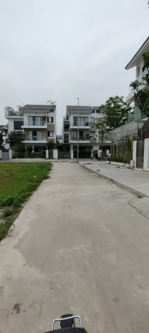 Cho thuê biệt thự Đô Nghĩa Hà Đông, Dt 200m x 3,5T, mt 12 nhà mới đẹp giá 32 triệu - 2