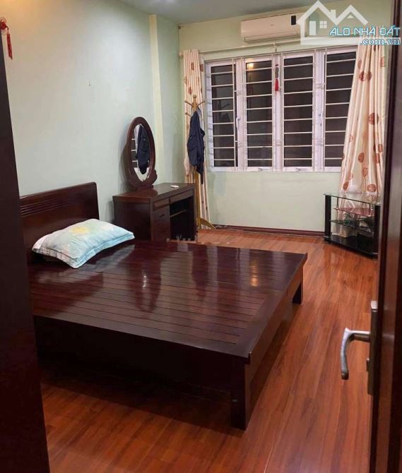 Cho thuê nhà ngõ 1 phố Nghĩa Tân. Dt 70m2 x 4 tầng mặt tiền 5m, đủ nội thất ĐH, NL, Bếp... - 2