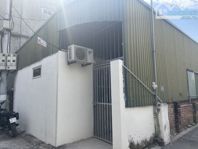 Bán lô đất góc tặng nhà cấp 4 có gác xép có thể ở được ngay tại Đa Tốn, diện tích 93m2 - 2