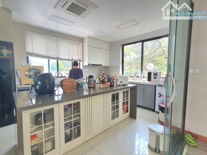 BIỆT THỰ SIÊU VIP 310×M5T, MT 15M, KHU ĐÔ THỊ DỊCH VỌNG - NHÀ ĐẸP, THANG MÁY - KINH DOANH - 2