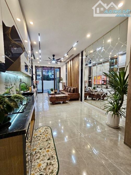 Bán nhà Ngọc Lâm 7 tầng thang máy, gần phố, full nội thất nhỉnh 12 tỷ - 2