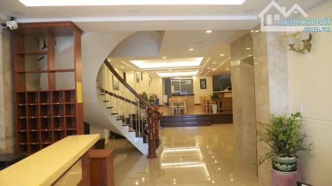 Khách sạn 228m2 duy nhất Đà Lạt view trực diện Hồ Xuân Hương, cạnh hotel Coline - 2