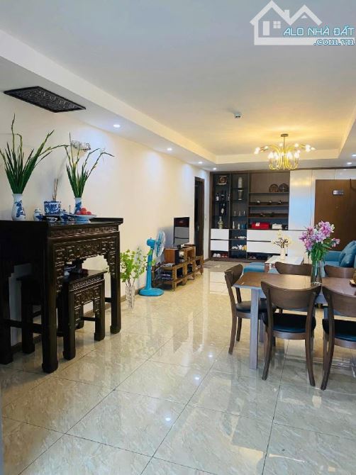 Bán căn hộ 100m2, 440 Vĩnh Hưng, view sông, sổ sẵn giao dịch - 2