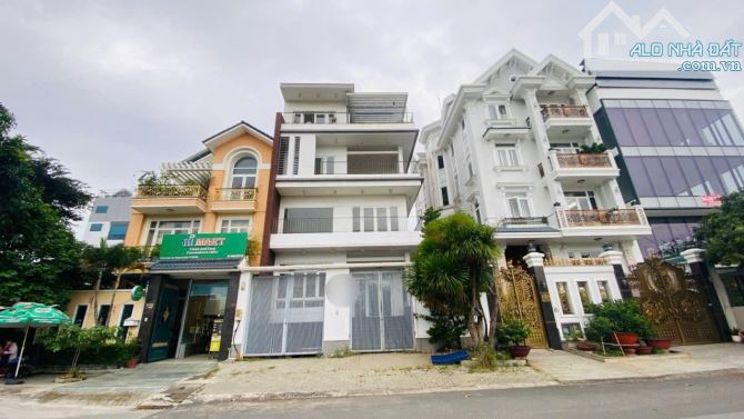 Cho thuê nhà biệt thự An Phú An Khánh mặt đường Cao Đức Lân Quận 2 (200m2) 100 tr/tháng - 3