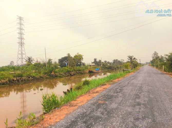 Hàng ngon, 1065m2 đất vườn 20x 53m , view kênh cực đẹp, 870tr - 4