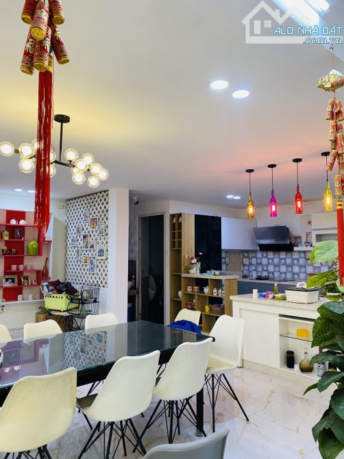 Biệt thự Nguyễn Thị Thập, 138m2, tặng hết nội thất, bán gấp 17 tỷ. - 5