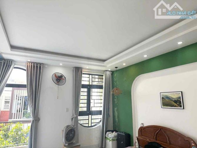 NHÀ HOÀNG THÚC TRÂM - 90M2 - 4 TẦNG  KIÊN CỐ - NHÀ ĐẸP - GẦN Ỷ LAN NGUYÊN PHI - 8.9 TỶ - 5