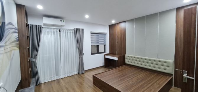 Bán nhà Bồ Đề,Long Biên 6 tầng,40m,mt4.5m gần oto,thang máy nhỉnh 8 tỷ - 5