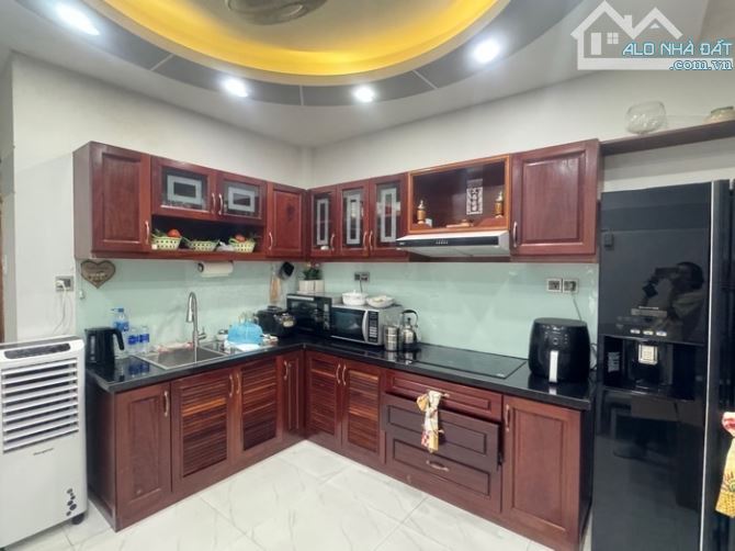 NHÀ MỚI ĐẸP! HẺM XE HƠI THÔNG QPN 5TẦNG 43M2 - 5