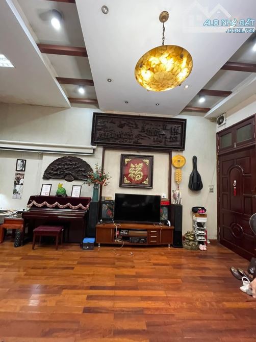 Siêu VIP phố Giảng Võ nhà 5T, DT sử dụng 90m2, Gara. Giá chào 36 tỷ - 6