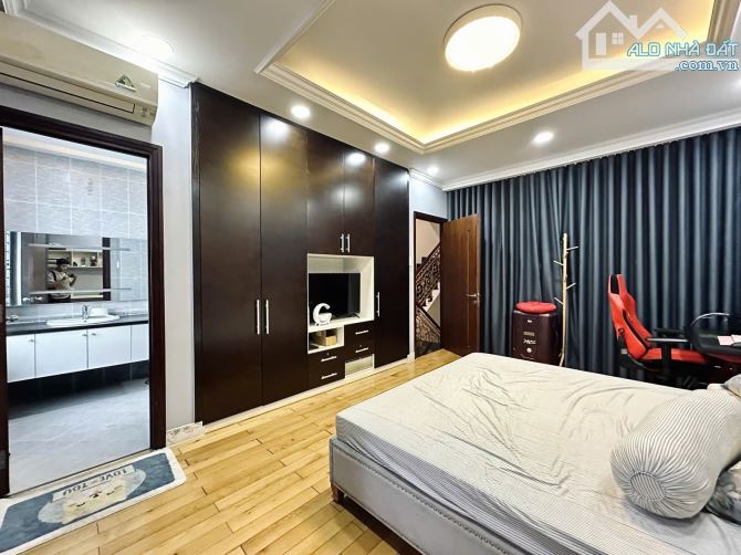 BÁN BIỆT THỰ 7 TẦNG- ĐẶNG VĂN NGỮ- Q.PHÚ NHUẬN- 100M2(5.7x17.5)- 6PN- ĐƯỜNG 8M- GARA ÔTÔ - 8