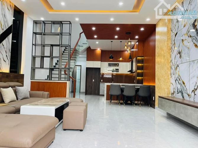 Siêu hót!Nhà Mễ TRÌ Hạ, DT35m2X3.8mt. Nhà quan lộc-Hiếm-Sổ vuông đẹp.Chỉ 5 tỷ hơn - 7