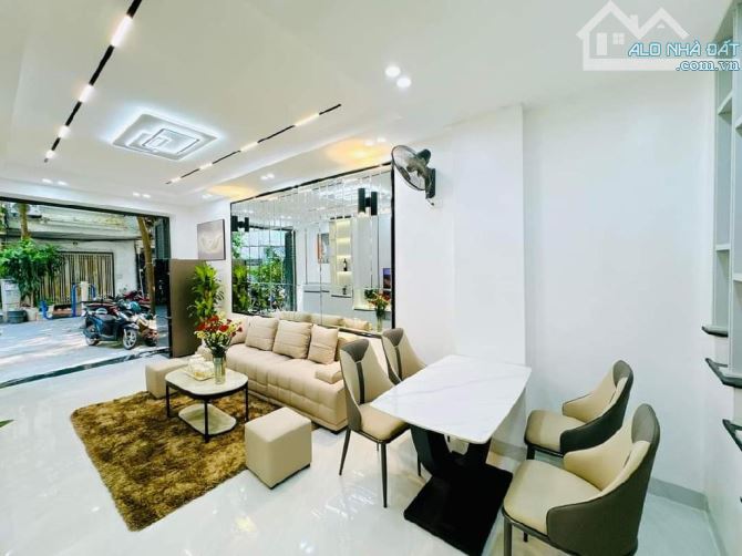 Nh.à đẹp - hiện đại, ở ngay Trung Tâm Hàng Bột, Đống đa 34 m 4 tầng 6.6 tỷ.
