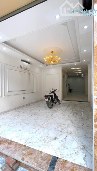 Bán nhà ngõ 247 Hoàng Quốc Việt, Cầu Giấy, 61m2, ô tô, vỉa hè, 15 tỷ hơn