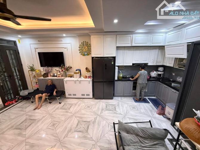 BÁN NHÀ CHỢ KHÂM THIÊN, 40M2 5T 6,89 TỶ, 50M RA OTO, THOÁNG SÁNG, NGÕ THÔNG RỘNG, Ở NGAY