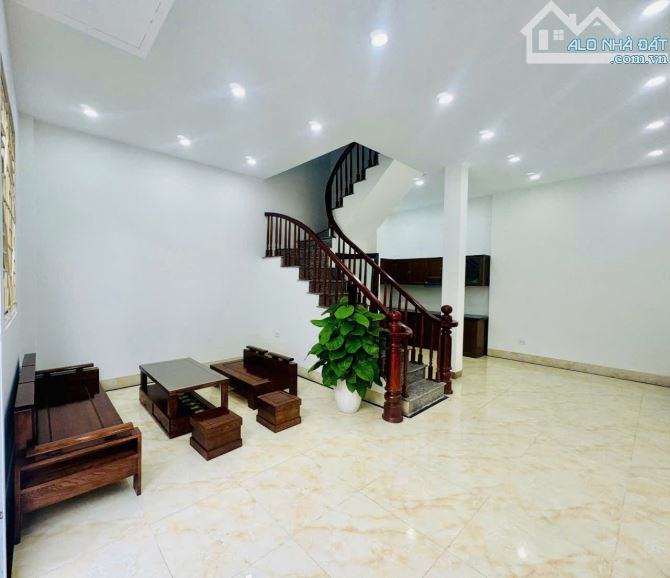 Bán nhà Đông Mỹ, Thanh Trì diện tích 43m2, 3 tầng, OTO