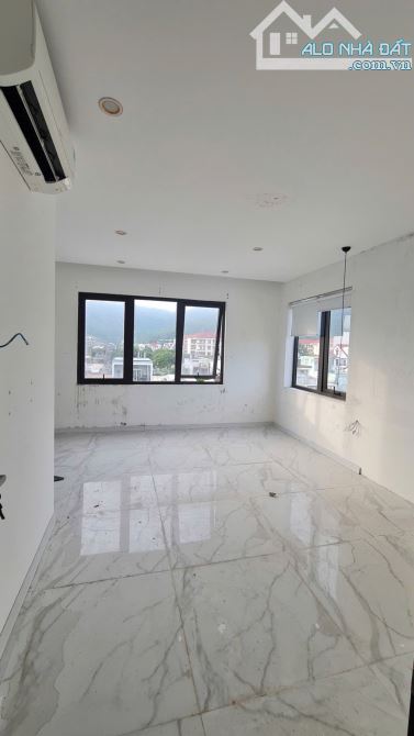🌻 Bán toà căn hộ 5 tầng Lê Văn Huân - Sau lưng mặt tiền biển - Khu Sơn Trà - Gọi Bi