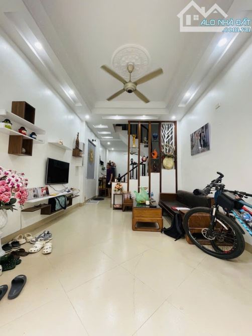 Nhà Liên Mạc- đường xe sh tránh nhau- nở hậu-mới tinh- cửa lim- 5,5 tỷ