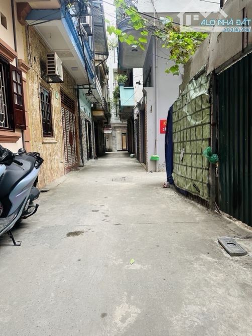 Bán nhà Tây Sơn, gần Ngã Tư Sở, ô tô, gần mặt phố, 42m2 x mặt tiền 4,1m, chào 10 tỷ 5