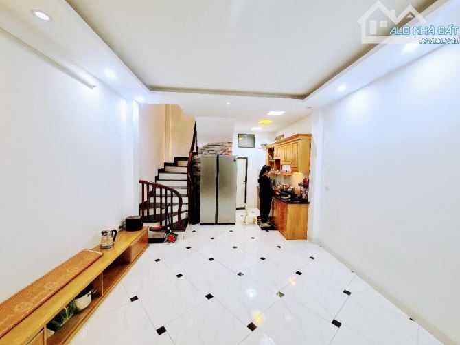 Bán nhà Bằng Liệt, Linh Đàm 30m3, 5 tầng 5 tỷ 8