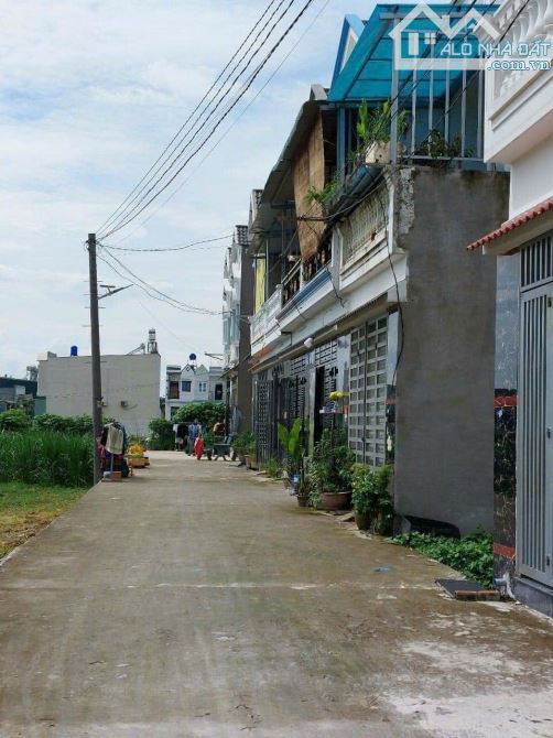 Đất cần bán ngã 3 Mỹ Hạnh Nam , 990 Triệu 65m2 Thổ Cư, Khu Dân Cư Hiện Hữu